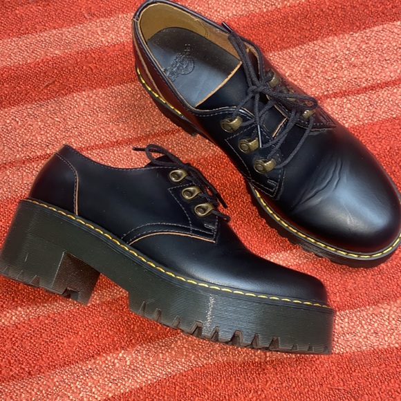 DR MARTENS LEONA LO OXFORD SZ 39 EU/ 8 US WOMEN - Picture 3 of 9